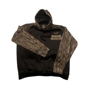 Realtree Black Boys Hoodie Size Medium Front pocket